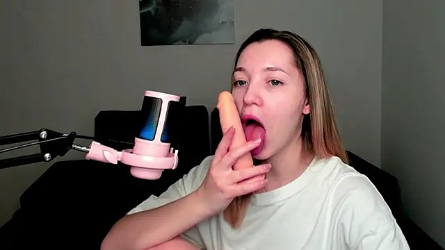 Snapshot of MiaThaine chatting on 01-14-25, 02:40 MiaThaine online show from 01-14-25, 02:40