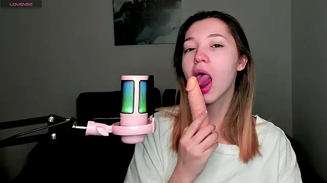 Snapshot of MiaThaine chatting on 01-15-25, 01:34 MiaThaine online show from 01-15-25, 01:34