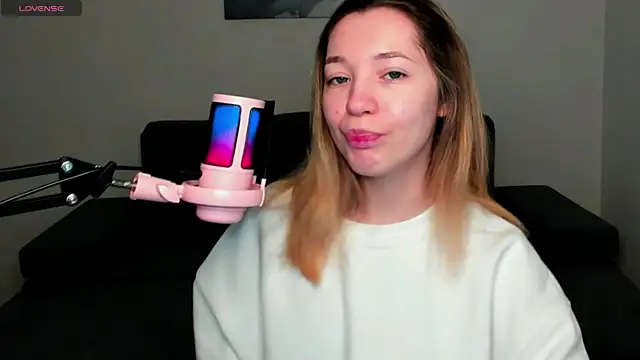 Snapshot of MiaThaine chatting on 01-17-25, 08:02 MiaThaine online show from 01-17-25, 08:02