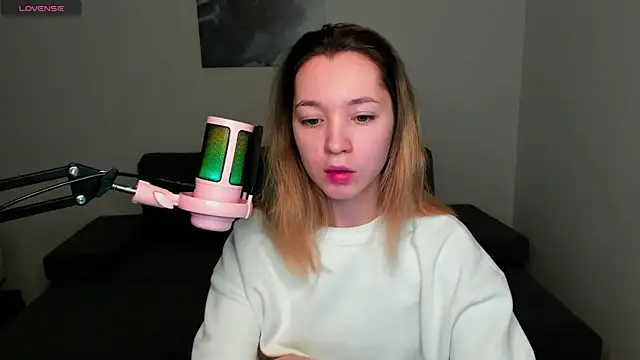 Snapshot of MiaThaine chatting on 01-17-25, 01:03 MiaThaine online show from 01-17-25, 01:03