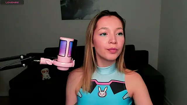 Snapshot of MiaThaine chatting on 01-22-25, 01:20 MiaThaine online show from 01-22-25, 01:20