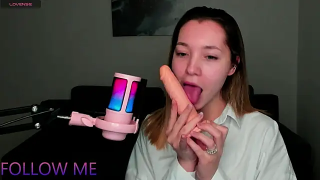 Snapshot of MiaThaine chatting on 01-23-25, 01:08 MiaThaine online show from 01-23-25, 01:08