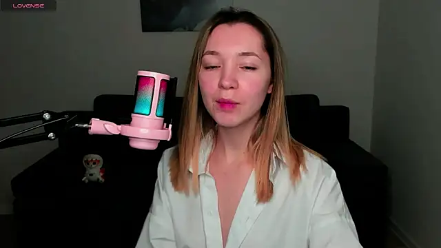 Snapshot of MiaThaine chatting on 01-24-25, 01:03 MiaThaine online show from 01-24-25, 01:03