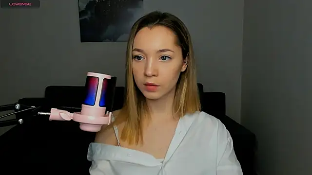 Snapshot of MiaThaine chatting on 01-27-25, 03:07 MiaThaine online show from 01-27-25, 03:07