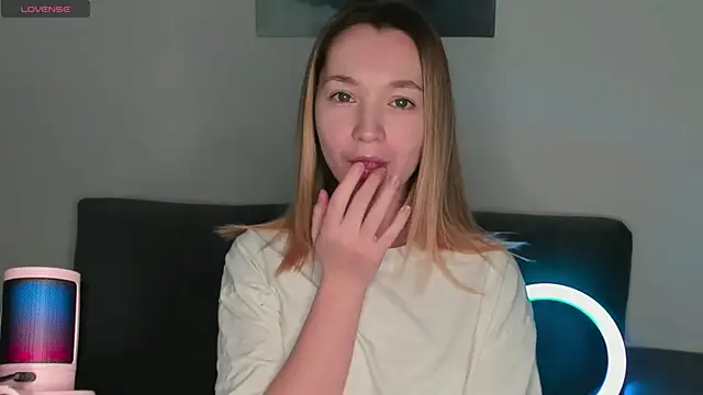 Snapshot of MiaThaine chatting on 02-06-25, 05:09 MiaThaine online show from 02-06-25, 05:09