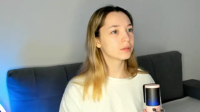 Snapshot of MiaThaine chatting on 02-17-25, 12:54 MiaThaine online show from 02-17-25, 12:54