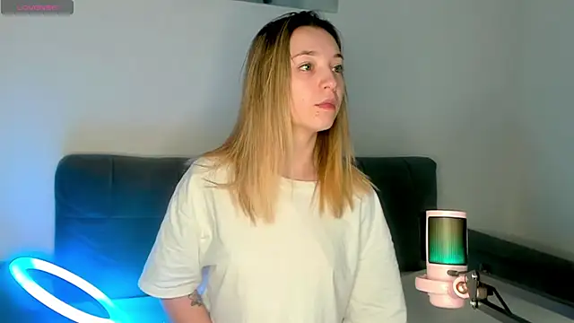 Snapshot of MiaThaine chatting on 02-20-25, 01:36 MiaThaine online show from 02-20-25, 01:36