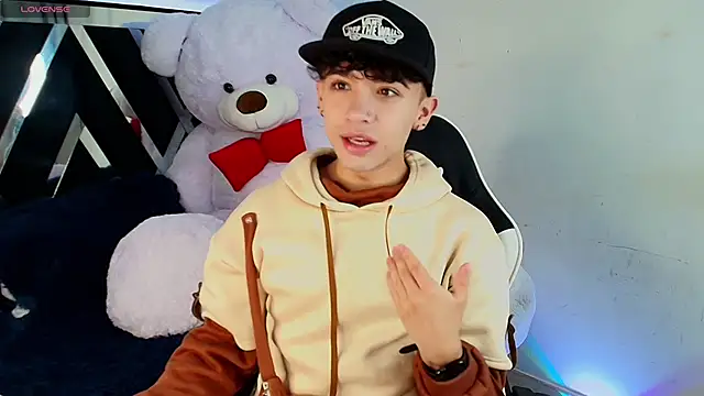 Niico Cruz online show from 02-14-25, 04:37