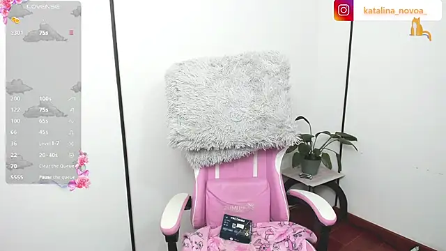 Katalina novoa online show from 06-12-26, 01:59