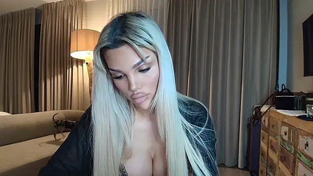 Snapshot of shayblonde chatting on 01-08-26, 06:43 shayblonde online show from 01-08-26, 06:43