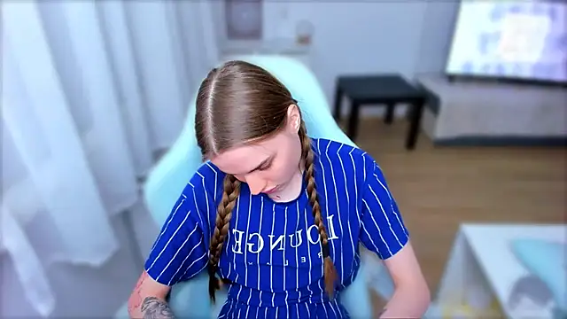 Snapshot of StellaLawless chatting on 03-09-25, 12:42 StellaLawless online show from 03-09-25, 12:42