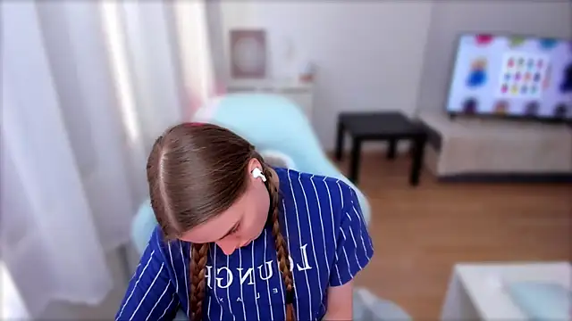 Snapshot of StellaLawless chatting on 03-09-25, 05:00 StellaLawless online show from 03-09-25, 05:00