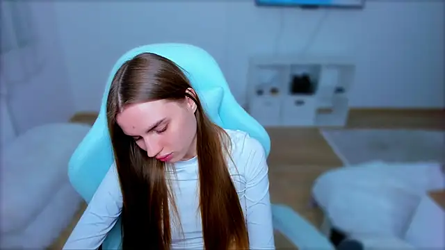 Snapshot of StellaLawless chatting on 03-17-25, 10:49 StellaLawless online show from 03-17-25, 10:49