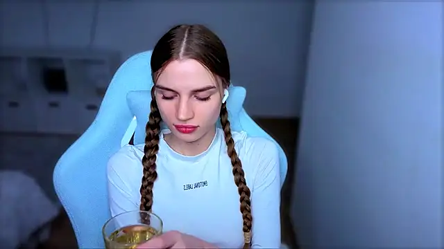 Snapshot of StellaLawless chatting on 09-23-25, 09:07 StellaLawless online show from 09-23-25, 09:07