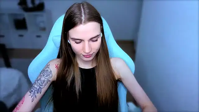 Snapshot of StellaLawless chatting on 10-04-25, 08:18 StellaLawless online show from 10-04-25, 08:18