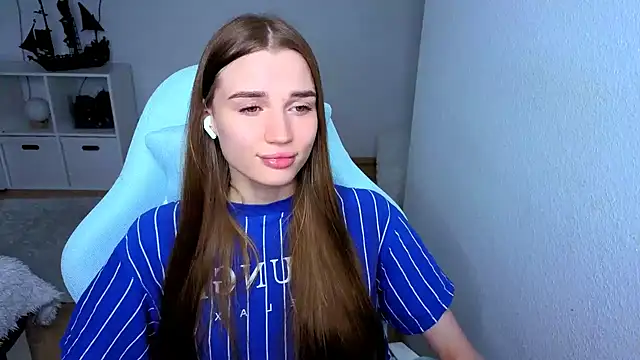 Snapshot of StellaLawless chatting on 10-05-25, 01:42 StellaLawless online show from 10-05-25, 01:42