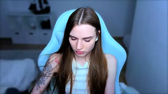 Snapshot of StellaLawless chatting on 10-06-25, 08:39 StellaLawless online show from 10-06-25, 08:39