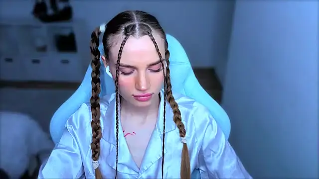 Snapshot of StellaLawless chatting on 10-08-25, 08:28 StellaLawless online show from 10-08-25, 08:28