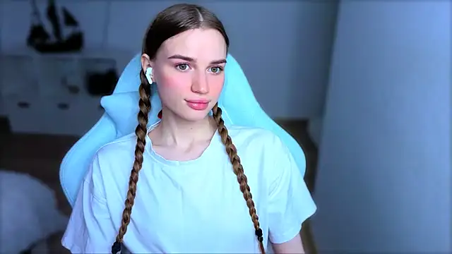 Snapshot of StellaLawless chatting on 10-16-25, 12:28 StellaLawless online show from 10-16-25, 12:28