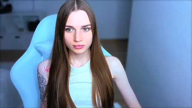 Snapshot of StellaLawless chatting on 10-19-25, 07:47 StellaLawless online show from 10-19-25, 07:47