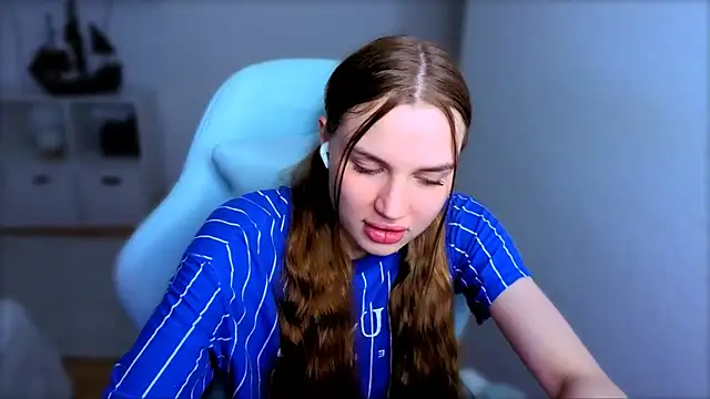 Snapshot of StellaLawless chatting on 10-27-25, 08:02 StellaLawless online show from 10-27-25, 08:02