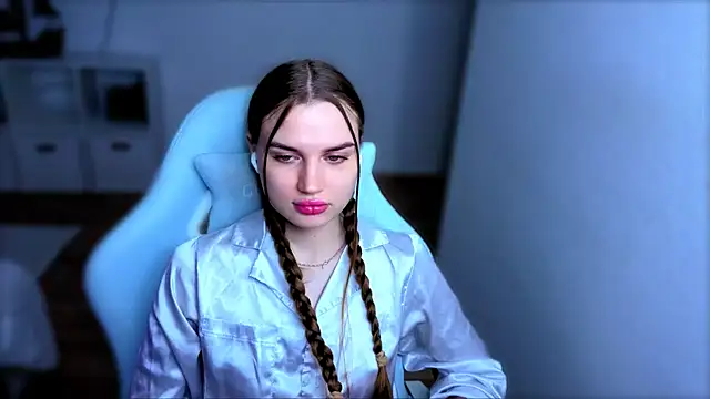 Snapshot of StellaLawless chatting on 11-14-25, 08:51 StellaLawless online show from 11-14-25, 08:51