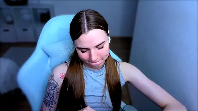 Snapshot of StellaLawless chatting on 11-17-25, 03:01 StellaLawless online show from 11-17-25, 03:01