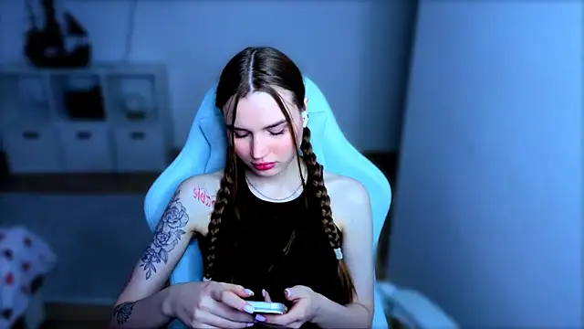 Snapshot of StellaLawless chatting on 11-23-25, 12:16 StellaLawless online show from 11-23-25, 12:16