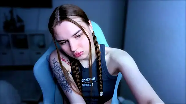 Snapshot of StellaLawless chatting on 11-27-25, 08:33 StellaLawless online show from 11-27-25, 08:33