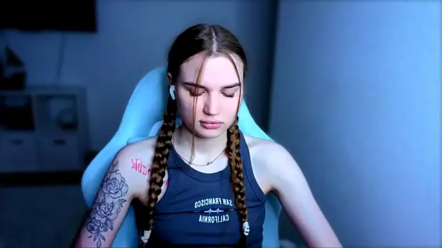 Snapshot of StellaLawless chatting on 11-28-25, 08:55 StellaLawless online show from 11-28-25, 08:55