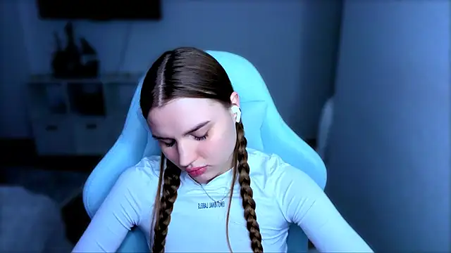 Snapshot of StellaLawless chatting on 12-04-25, 12:14 StellaLawless online show from 12-04-25, 12:14