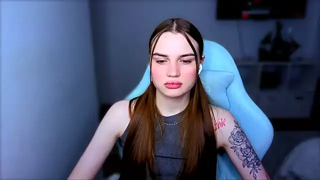 Snapshot of StellaLawless chatting on 12-13-25, 07:53 StellaLawless online show from 12-13-25, 07:53