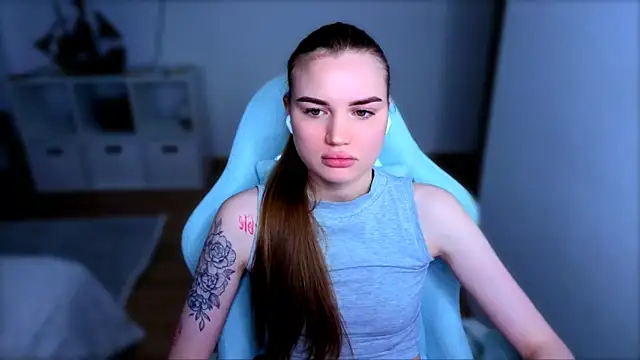 Snapshot of StellaLawless chatting on 12-21-25, 10:44 StellaLawless online show from 12-21-25, 10:44