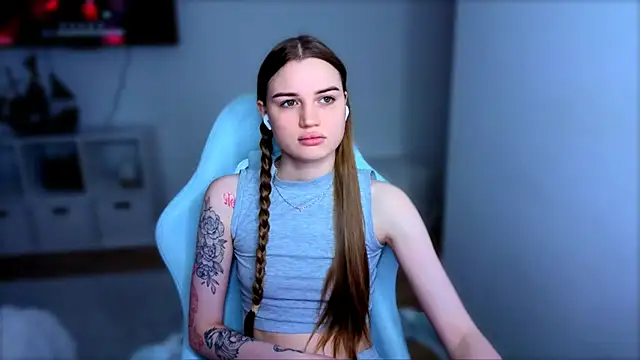 Snapshot of StellaLawless chatting on 01-07-26, 03:03 StellaLawless online show from 01-07-26, 03:03