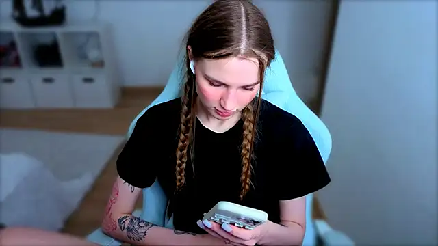 Snapshot of StellaLawless chatting on 02-21-26, 11:00 StellaLawless online show from 02-21-26, 11:00