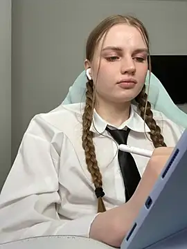 Snapshot of StellaLawless chatting on 03-08-26, 02:04 StellaLawless online show from 03-08-26, 02:04