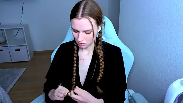 Snapshot of StellaLawless chatting on 03-08-26, 06:23 StellaLawless online show from 03-08-26, 06:23