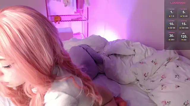 Snapshot of KatieMelone chatting on 10-28-25, 12:03 KatieMelone online show from 10-28-25, 12:03