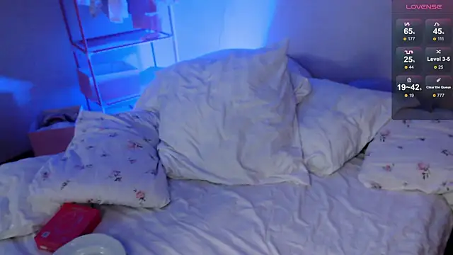 Snapshot of KatieMelone chatting on 10-30-25, 02:13 KatieMelone online show from 10-30-25, 02:13