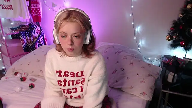 Snapshot of KatieMelone chatting on 12-14-25, 11:31 KatieMelone online show from 12-14-25, 11:31