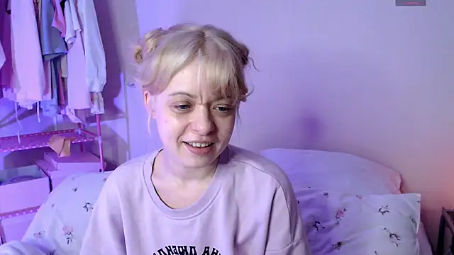 Snapshot of KatieMelone chatting on 02-13-26, 09:55 KatieMelone online show from 02-13-26, 09:55