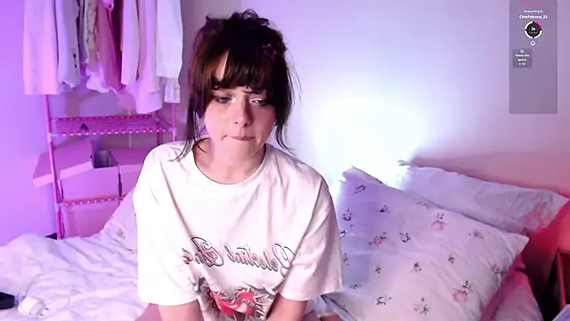 Snapshot of KatieMelone chatting on 02-25-26, 01:37 KatieMelone online show from 02-25-26, 01:37