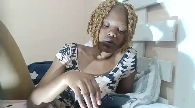 Snapshot of tropicalesen chatting on 01-10-25, 08:15 tropicalesen online show from 01-10-25, 08:15