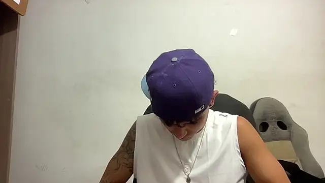 Snapshot of bob_petterson chatting on 01-07-25, 02:53 bob petterson online show from 01-07-25, 02:53