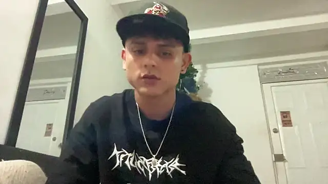 Snapshot of bob_petterson chatting on 01-13-25, 01:02 bob petterson online show from 01-13-25, 01:02