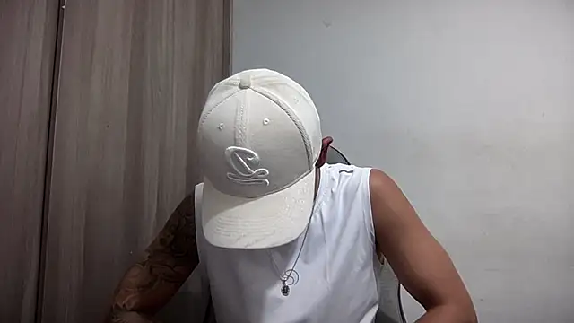 Snapshot of bob_petterson chatting on 01-17-25, 06:15 bob petterson online show from 01-17-25, 06:15