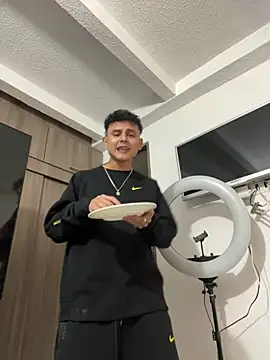 Snapshot of bob_petterson chatting on 01-31-25, 04:59 bob petterson online show from 01-31-25, 04:59