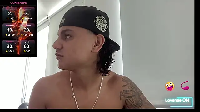 Snapshot of bob_petterson chatting on 10-23-25, 01:54 bob petterson online show from 10-23-25, 01:54