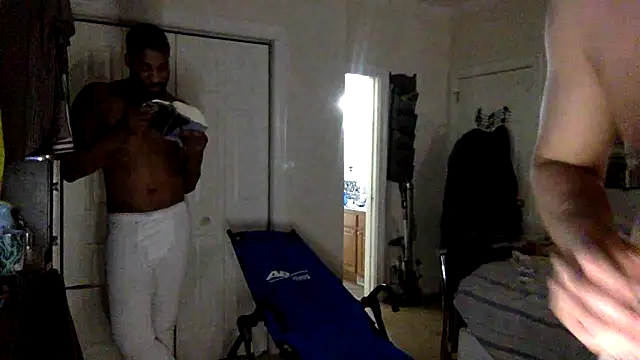 Snapshot of TheOnlyTwinTowers chatting on 03-04-25, 07:19 TheOnlyTwinTowers online show from 03-04-25, 07:19