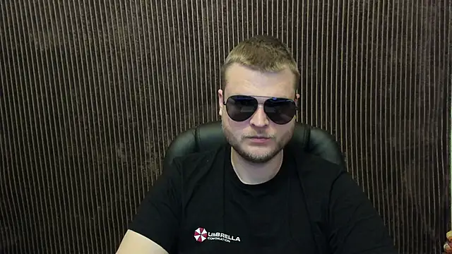 Snapshot of FindomDom chatting on 12-24-24, 06:00 FindomDom online show from 12-24-24, 06:00